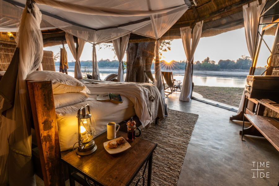 Mchenja Camp am Fluss